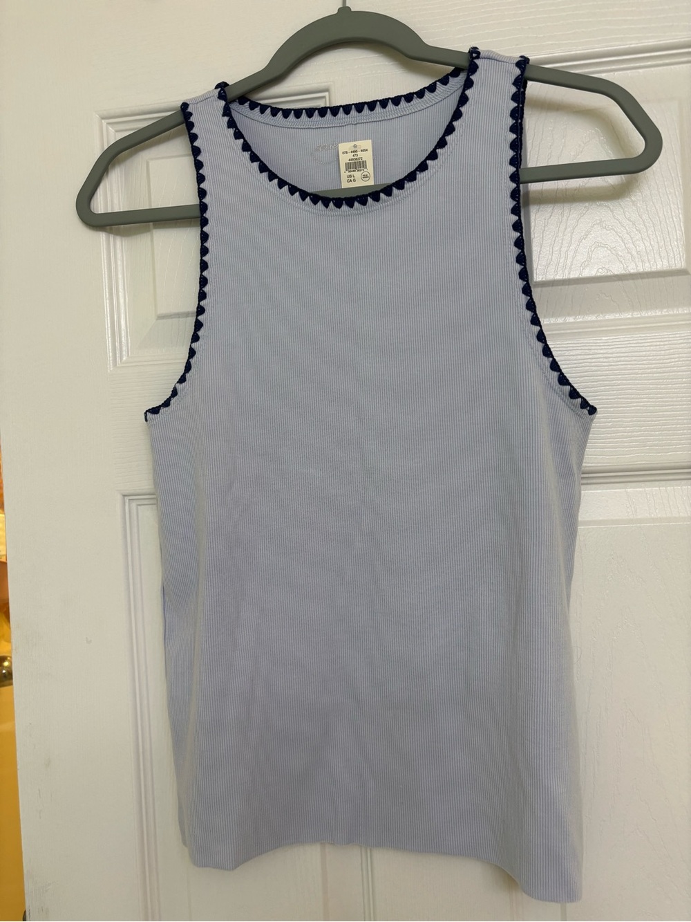 Aerie Ladies Blue Trim Ribbed Tank Top. Large (runs small.) Baby blue/Navy trim.